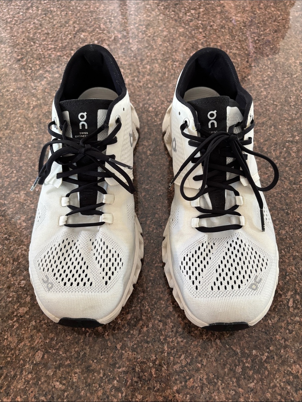 On Running Ladies White Black Performance Sneakers-9.5 - Picture 3 of 9